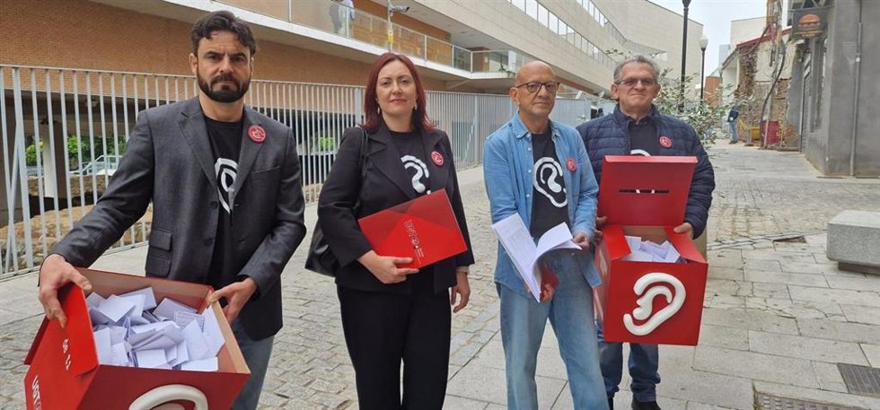 Responsables de UGT SP registran el documento 'La voz de los empleados públicos' en la Consejería de Hacienda