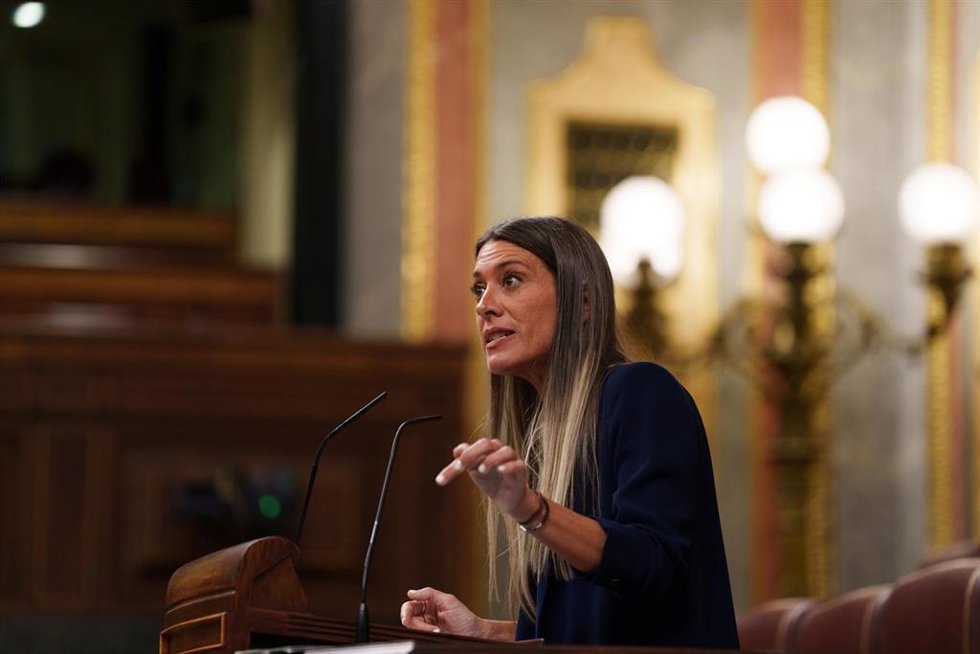 La portavoz de Junts en el Congreso, Miriam Nogueras, interviene durante una sesión plenaria en el Congreso, a 28 de abril de 2026, en Madrid (España). El Pleno del Congreso debatirá y votará este martes, 28 de abril, el decreto ley que incluye la prórrog