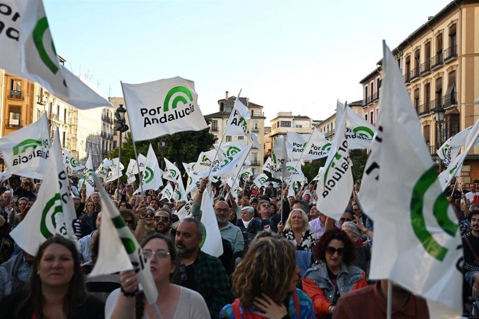 Simpatizantes de Por Andalucía en un mitin de campaña en Granada.