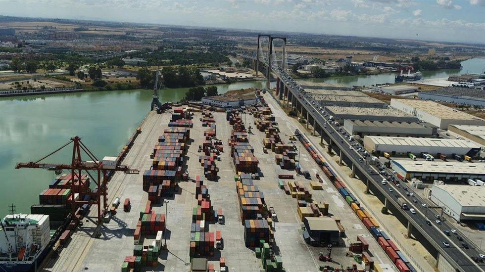 Archivo - CCOO avisa de la posible privatización de los servicios portuarios de Andalucía y pide el mantenimiento del empleo público. Imagen de archivo