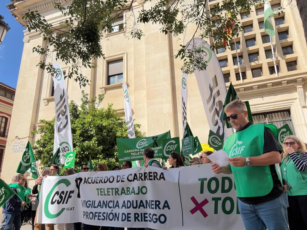 Concentración en Sevilla de la plantilla de la Agencia Tributaria de España.