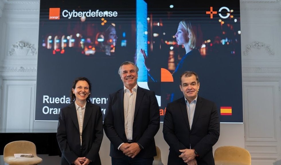 Sara Puigvert, Vicepresidenta ejecutiva de Orange Cyberdefense; Germán López, Director General de Operaciones (COO) de MasOrange, Eduardo Rodríguez, Director de Servicios Digitales de MasOrange