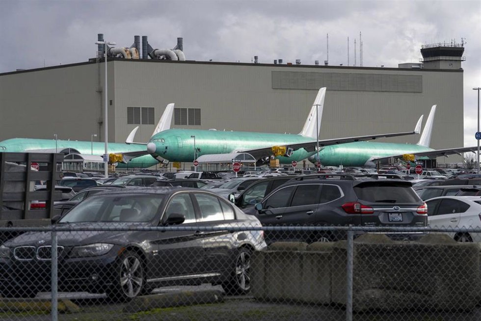 Archivo - 11 January 2024, US, Everett: A general view of the Boeing Everett Factory. The facility is one of the largest buildings in the world. 