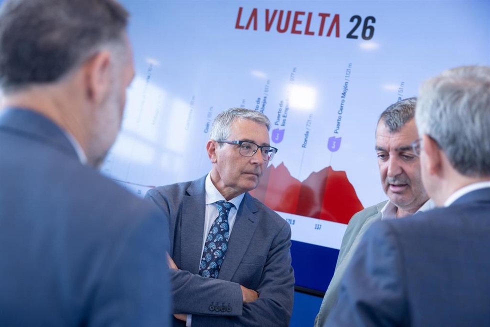 El presidente de la Diputación de Málaga, Francisco Salado, en la presentación de la etapa 19º de La Vuelta 2026, que discurrirá de manera íntegra por la provincia malagueña.