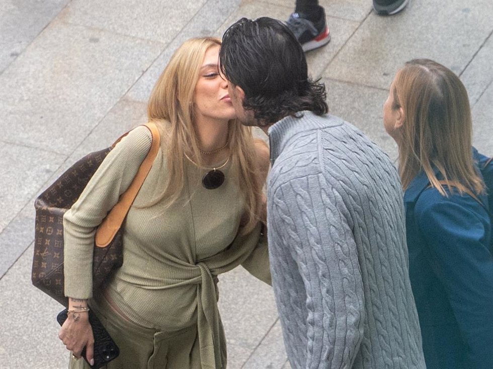 Carlo Costanzia y Alejandra Rubio a su llegada a la presentación de la primera novela de la joven titulada 'Si decido arriesgarme'