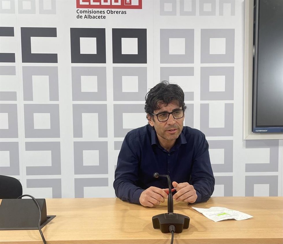 Archivo - El secretario general de CCOO Albacete, Paco Gómez.