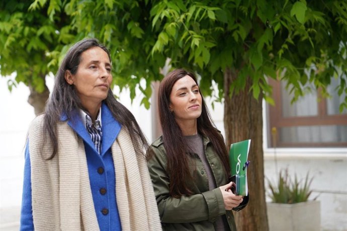 Las diputadas de Vox en la Asamblea de Extremadura Marta Gervasia Garrido e Inés Checa