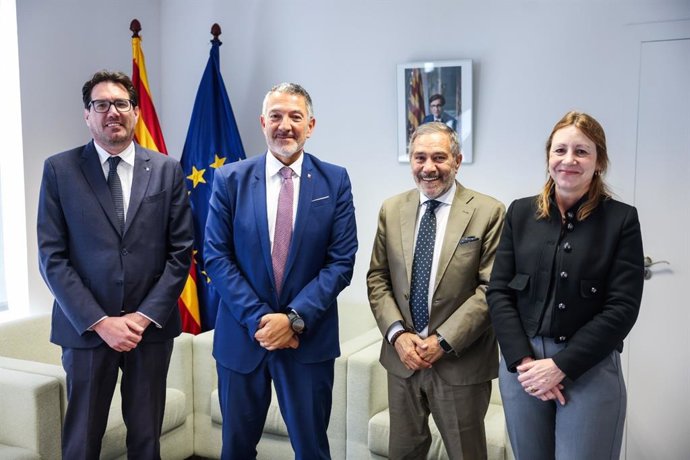 Foto de los asistentes al acuerdo