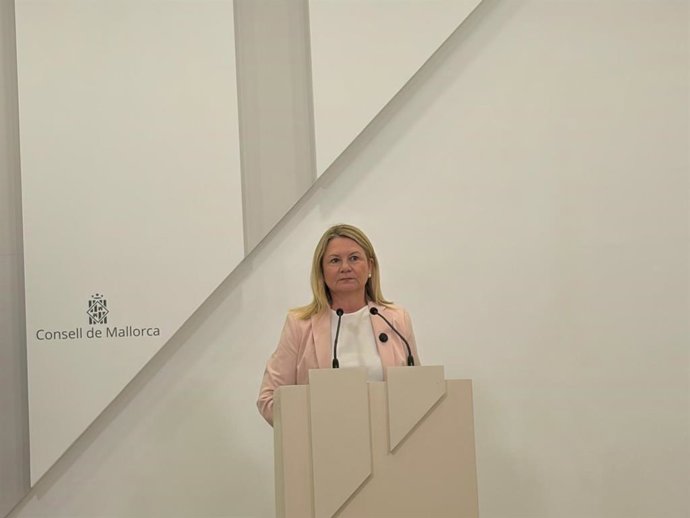 La portavoz del PP en el Consell, Nuria Riera.