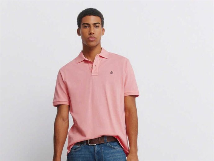 El polo se consolida como una de las prendas clave en el armario masculino esta temporada