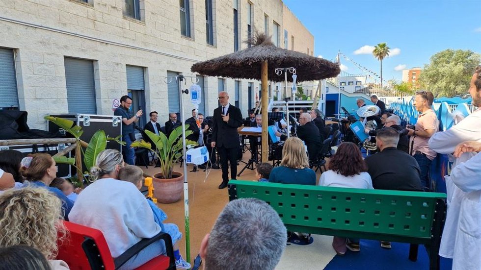 Celebración del Día Mundial de la Infancia Hospitalizada en el Hospital Juan Ramón Jiménez de Huelva con un concierto de la Banda Sinfónica Municipal.