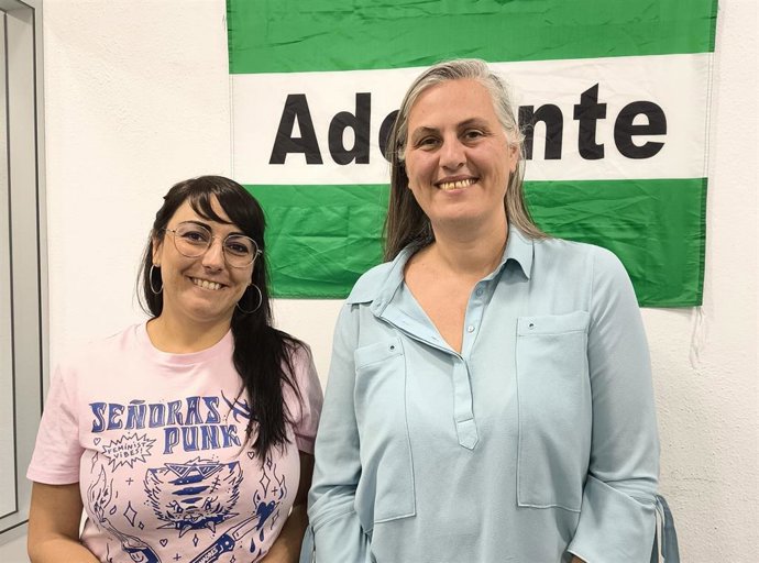 La candidata de Adelante Andalucía por Granada, Inmaculada Manzano, se ha reunido con representantes de la Asamblea Andaluza de Interinas y Aspirantes Docentes, a quienes ha mostrado su respaldo a las demandas del colectivo