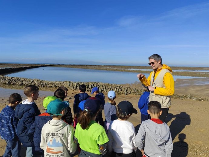 Escolares en una actividad del programa de Educación Ambiental de la Diputación de Cádiz