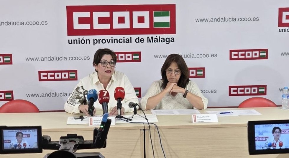 La secretaria de políticas sociales de CCOO de Andalucía, Inmaculada Allende, y la secretaria de políticas sociales de CCOO de Málaga, Trinidad Salcedo.