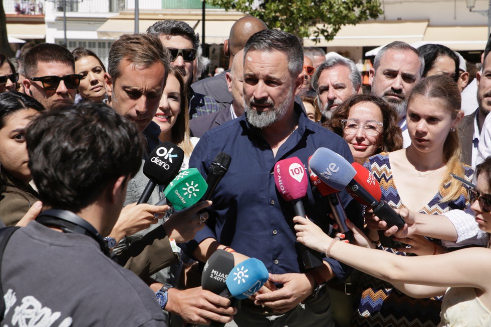 El presidente de Vox, Santiago Abascal, en una atención a medios en Mijas (Málaga)