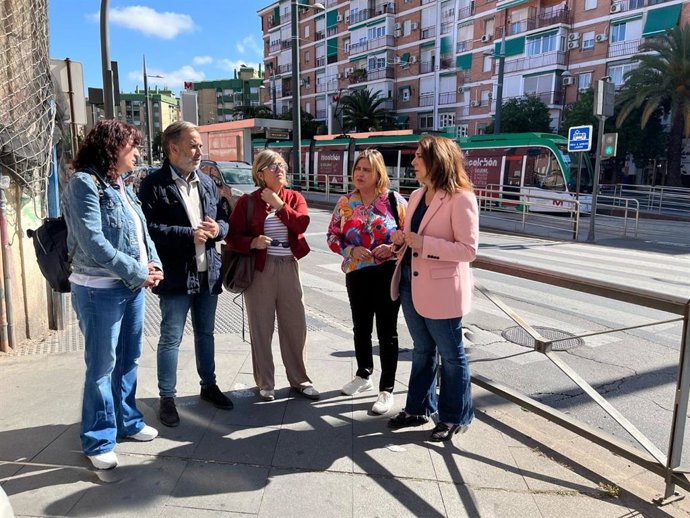 El grupo socialista en Granada, a través de su portavoz Raquel Ruz, ha criticado este miércoles la que ha calificado como "parálisis" e "inacción" del Partido Popular ante la huelga de trabajadores del Metro de Granada en su tercera jornada.