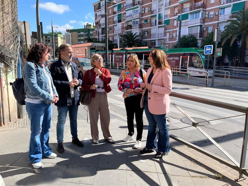 El grupo socialista en Granada, a través de su portavoz Raquel Ruz, ha criticado este miércoles la que ha calificado como "parálisis" e "inacción" del Partido Popular ante la huelga de trabajadores del Metro de Granada en su tercera jornada.