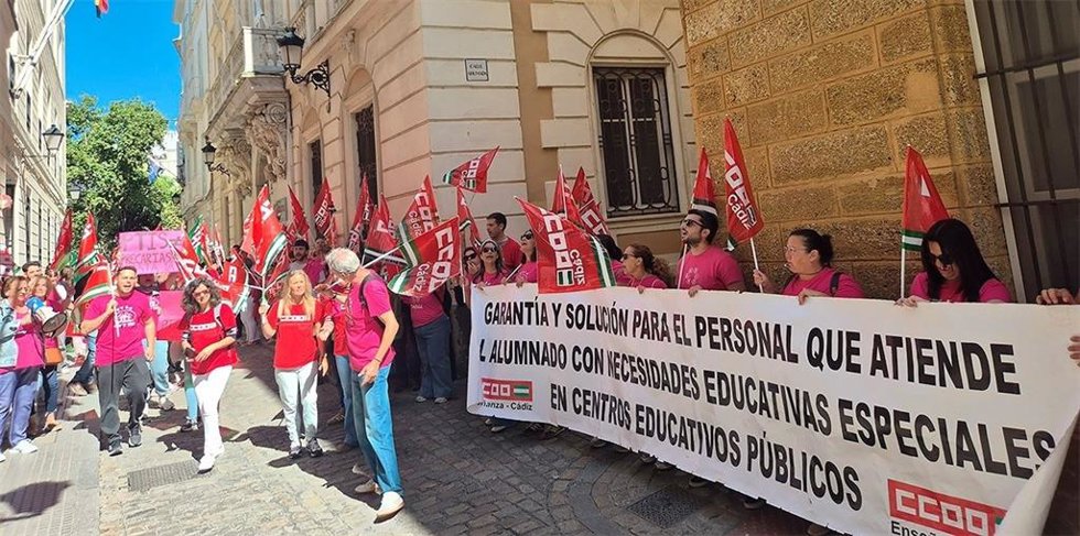 Concentración el 13 de mayo de 2026 frente a la Delegación Territorial de Desarrollo Educativo en la jornada de huelga convocada por CCOO en el colectivo de los PTIS.