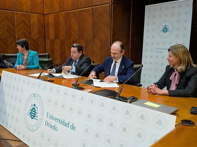 Caja Rural de Asturias y Universidad de Oviedo renuevan su "alianza estratégica" para "seguir caminando juntas".