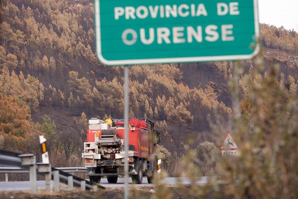 Archivo - Cartel de entrada a la Provincia de Ourense, a 21 de agosto de 2025, en A Rúa, Ourense, Galicia (España). Así se desprende de los últimos datos ofrecidos por la Consellería do Medio Rural que recoge que los fuegos activos son cinco en la provinc