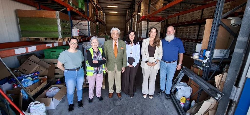 La consellera de Familias, Bienestar Social y Atención a la Dependencia, Sandra Fernández, visita el Banco de Alimentos de Mallorca