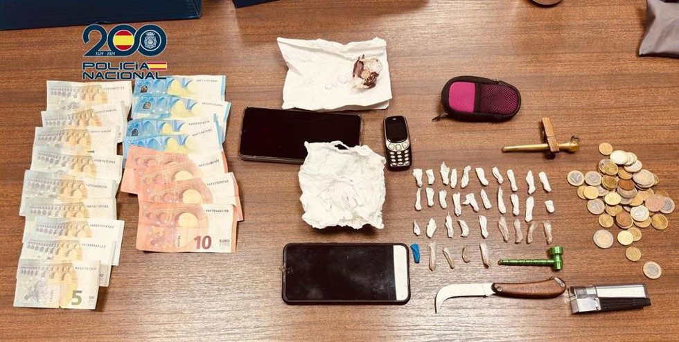 Detenido un hombre en la desarticulación de un punto de venta de drogas en Pontevedra.