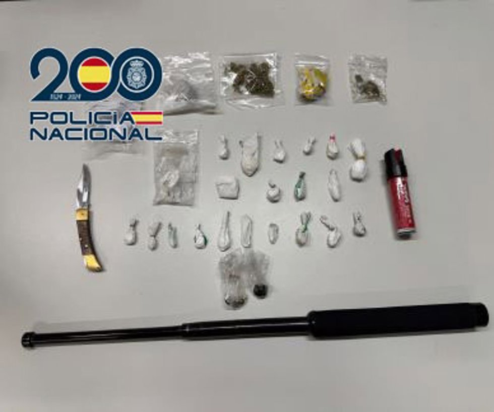 Sustancias y armas prohibidas intervenidas en la operación llevada a cabo en locales nocturnos de la capital leonesa.