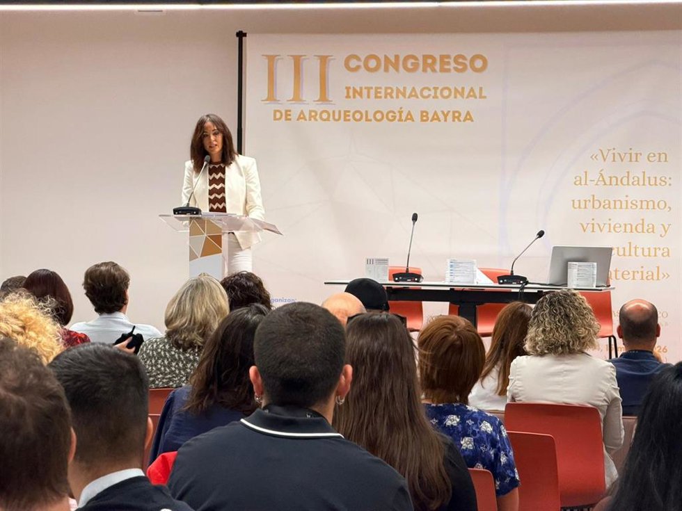 La diputada provincial de Turismo de Almería, María José Herrada, durante su intervención en el III Congreso Internacional de Arqueología Bayra en Vera.