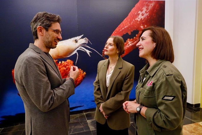 Inauguración de la exposición sobre bodegón contemporáneo de Olga S. Ortiz en el Palacio de Montemuzo de Zaragoza.