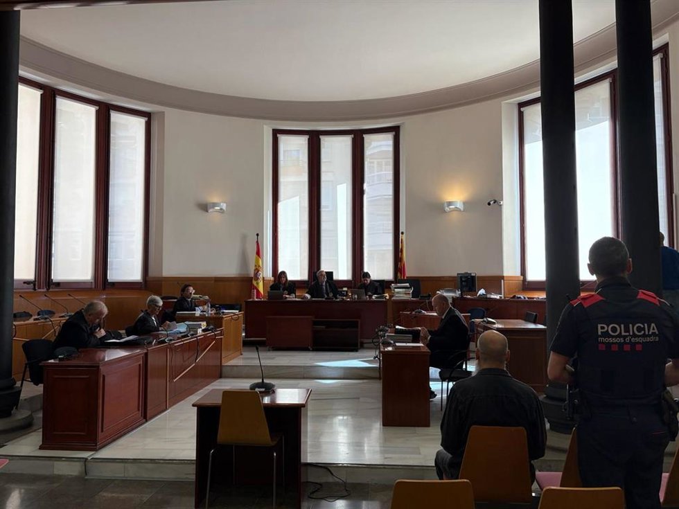 El acusado de agredir sexualmente a una mujer con discapacidad intelectual, en el juicio que ha comenzado este miércoles den la Audiencia Provincial de Barcelona
