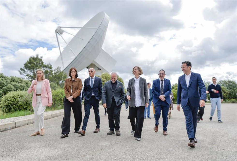 La ministra de Ciencia, Innovación y Universidades, Diana Morant, en el observatorio de Yebes.