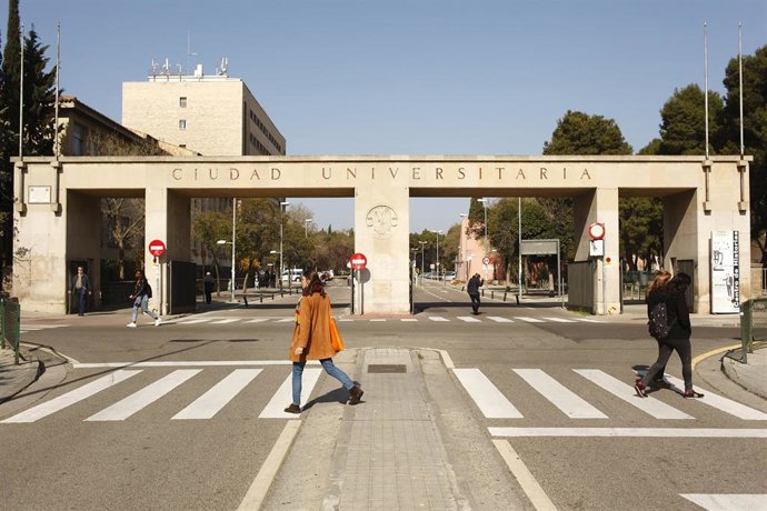 Archivo - Entrada al Campus universitario Plaza San Francisco de la Universidad de Zaragoza.