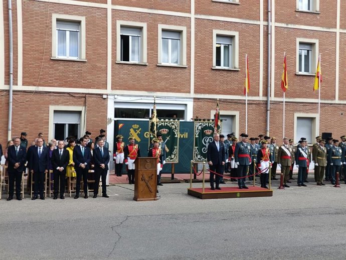 El Acuartelamiento 'El Parque' de la capital leonesa ha acogido la conmemoración del aniversario de la Fundación de la Guardia Civil.