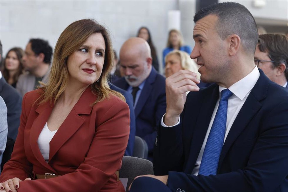 Archivo - La alcaldesa de València, María José Catalá, y el presidente de la Diputación de Valencia, Vicent Mompó, en una imagen de archivo.