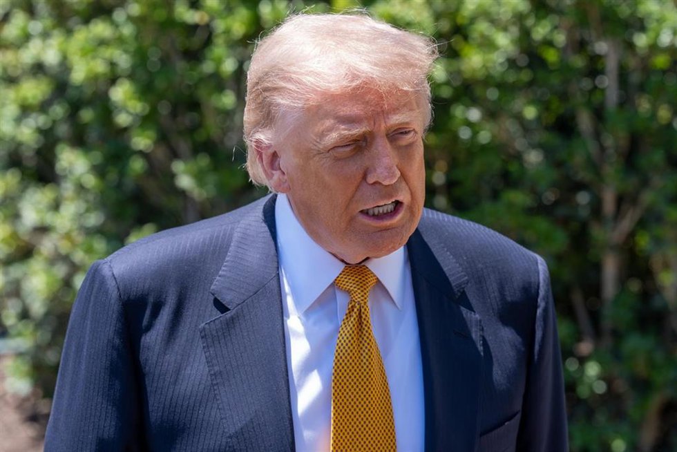 El presidente de Estados Unidos, Donald Trump, antes de embarcarse a un viaje oficial a China (archivo)