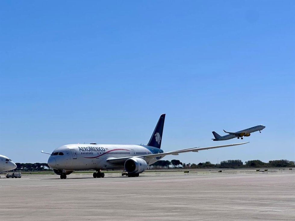 Archivo - Un avión de Aeroméxico.