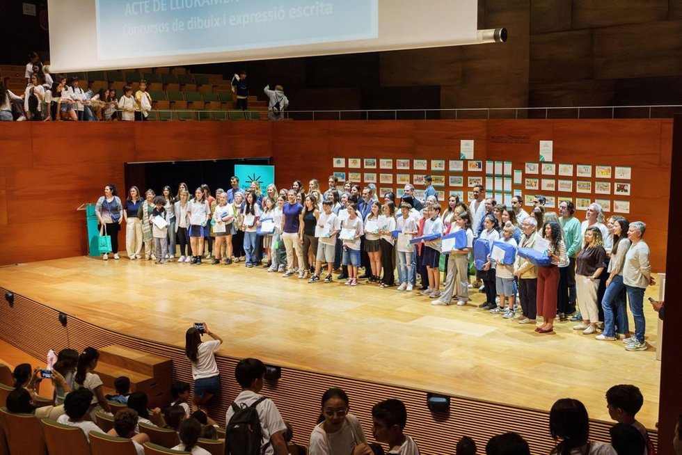 Entrega de los premios de la 22ª edición del concurso de dibujo y la 19ª edición del concurso de redacción del Parlament.