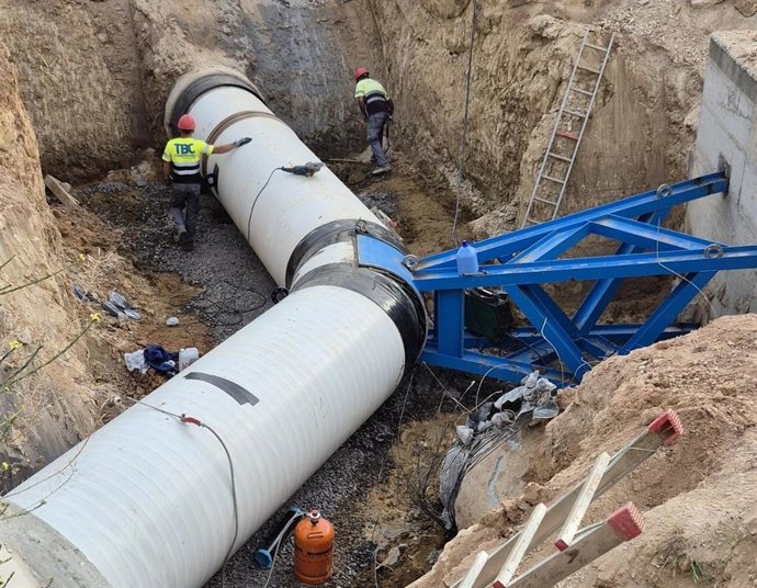Trabajos de Aguas del Huesna en la red principal de transporte en alta presión