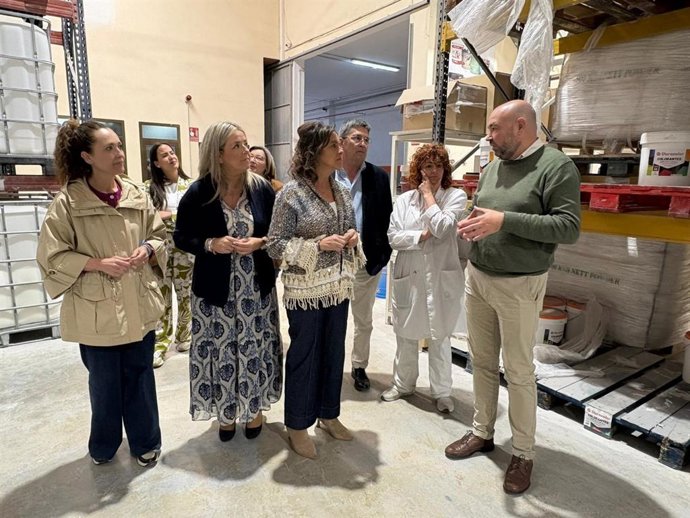 Visita de Catalina García a empresas de Torredonjimeno