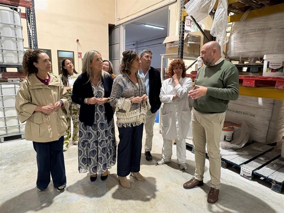 Visita de Catalina García a empresas de Torredonjimeno