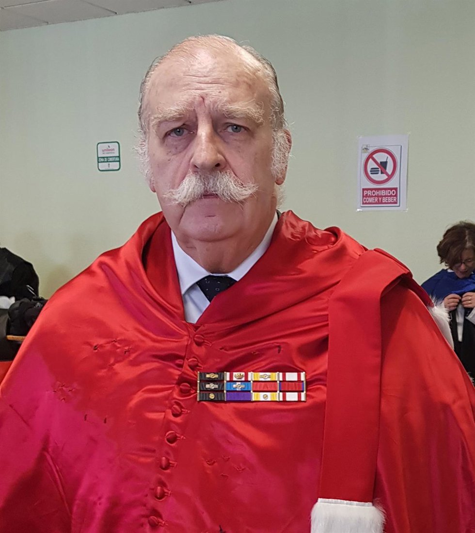 El profesor Fernando de Arvizu, catedrático emérito del Historia del Derecho de la ULE, que llevará la ceremonia de 'Las Cabezadas' leonesas a un congreso internacional que se celebrará en Italia.