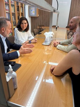 La candidata a las elecciones autonómicas del 17 de mayo y coordinadora de Empleo del PP andaluz, Rocío Blanco, visita la cooperativa educativa Santa María de Los Ángeles.