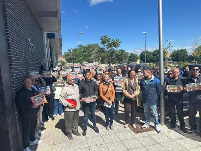 La portavoz del grupo municipal del PSOE en el Ayuntamiento de Zaragoza, Lola Ranera, ha exigido a la alcaldesa, Natalia Chueca, que escuche a los vecinos de Parque Venecia que reclaman equipamientos