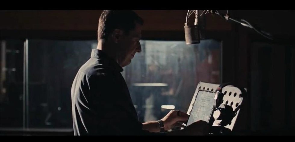 El presidente de la Junta y candidato del PP-A a la reelección, Juanma Moreno, en el videoclip de  'kilómetro Sur'