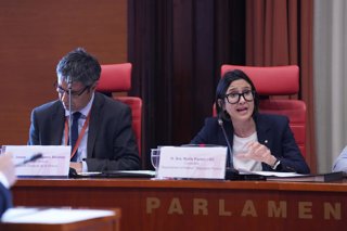 La consellera d'Interior i Seguretat Pública, Núria Parlon, juntament amb el director general dels Mossos d'Esquadra, Josep Lluís Trapero, en la Comissió d'Interior i Seguretat Pública d'aquest dimecres