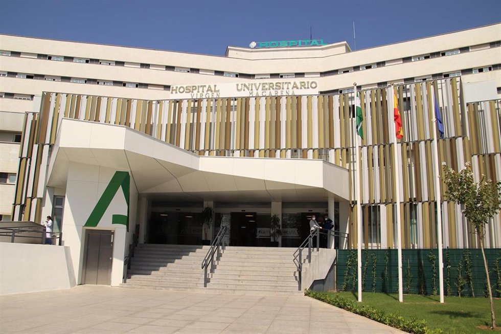 Archivo - Fachada del Hospital Virgen Macarena. (Imagen de archivo).