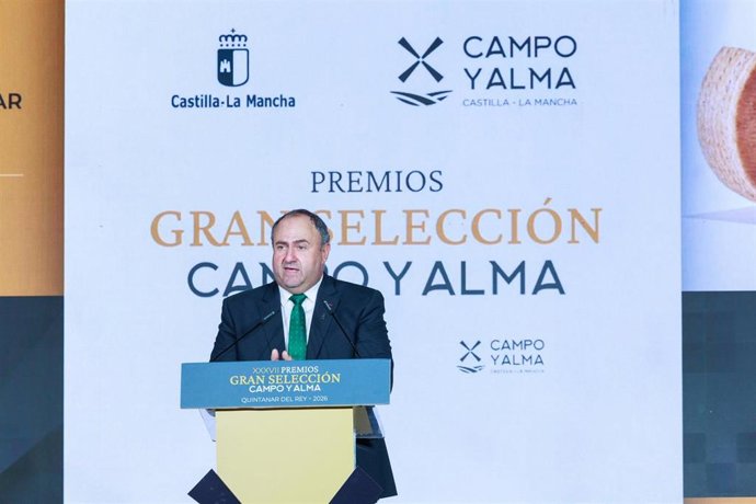 El consejero de Agricultura, Ganadería y Desarrollo Rural, Julián Martínez Lizán, en la gala de entrega de los Premios Gran Selección Campo y Alma.