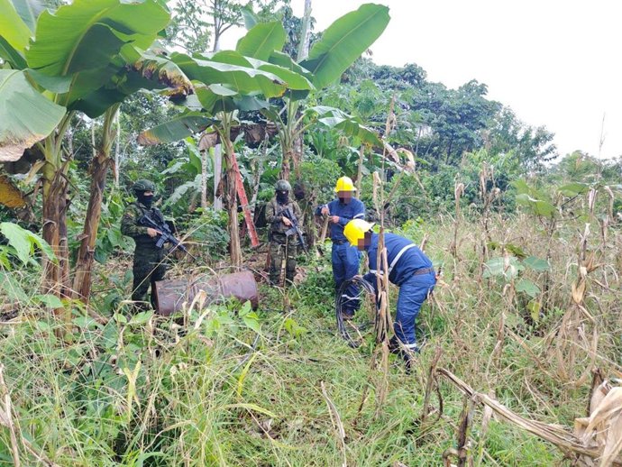Desmantelamento da infraestrutura irregular localizada na província de Sucumbíos, no norte do Equador e próxima à fronteira com a Colômbia