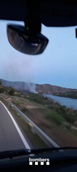 10 Dotaciones De Los Bombers Trabajan En Un Incendio En Riba-Roja D'ebre (Tarragona)
