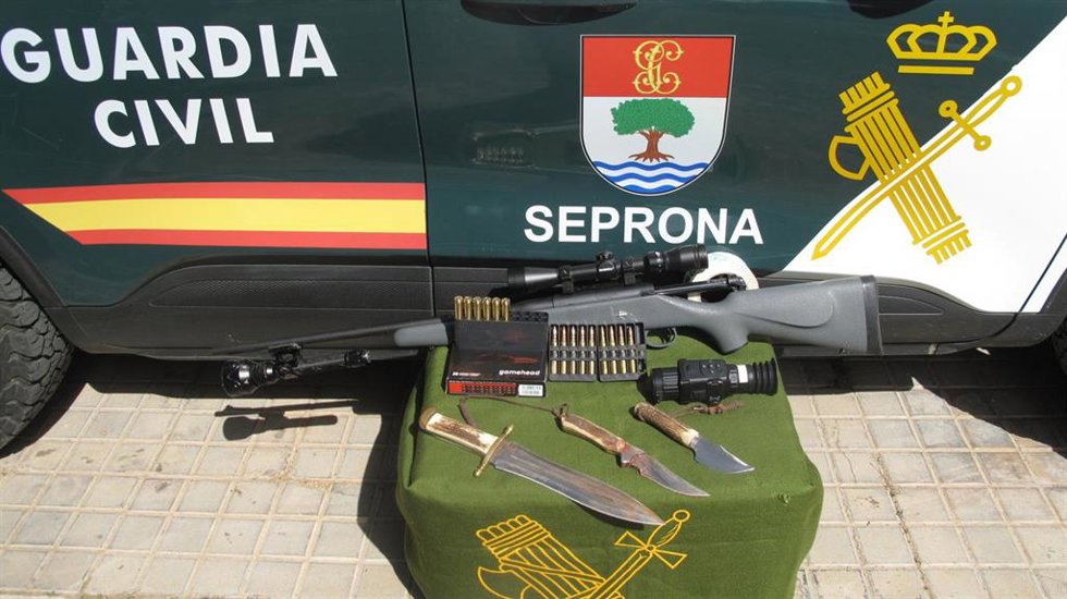 Armas intervenidas por el Seprona en una operación contra el furtivismo en la provincia de Cuenca.